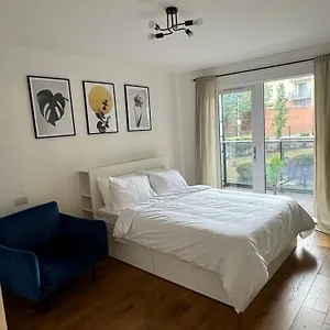https://apt-luxury-two-bedroom.cambridgehotelsuk.com