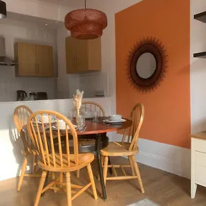 https://apt-unique-property-in-westcliff.cambridgehotelsuk.com