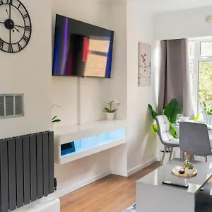 https://luxury-1-bed-flat.cambridgehotelsuk.com